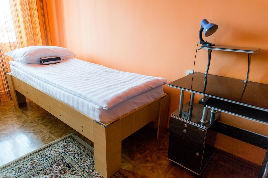 Ussr Hostel Bishkek Quarto foto