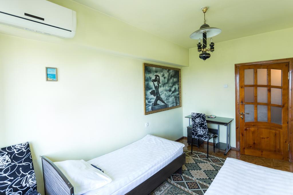 Ussr Hostel Bishkek Quarto foto